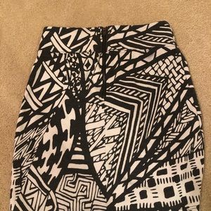 Urban Outfitters Patterned Pencil Skirt - S